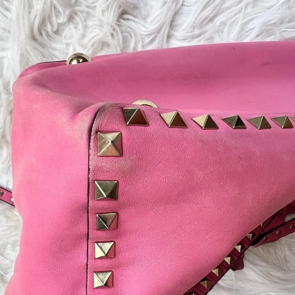 Authentic VALENTINO Garavani Pink Leather Rockstud Trapeze Small Tote Bag 💕